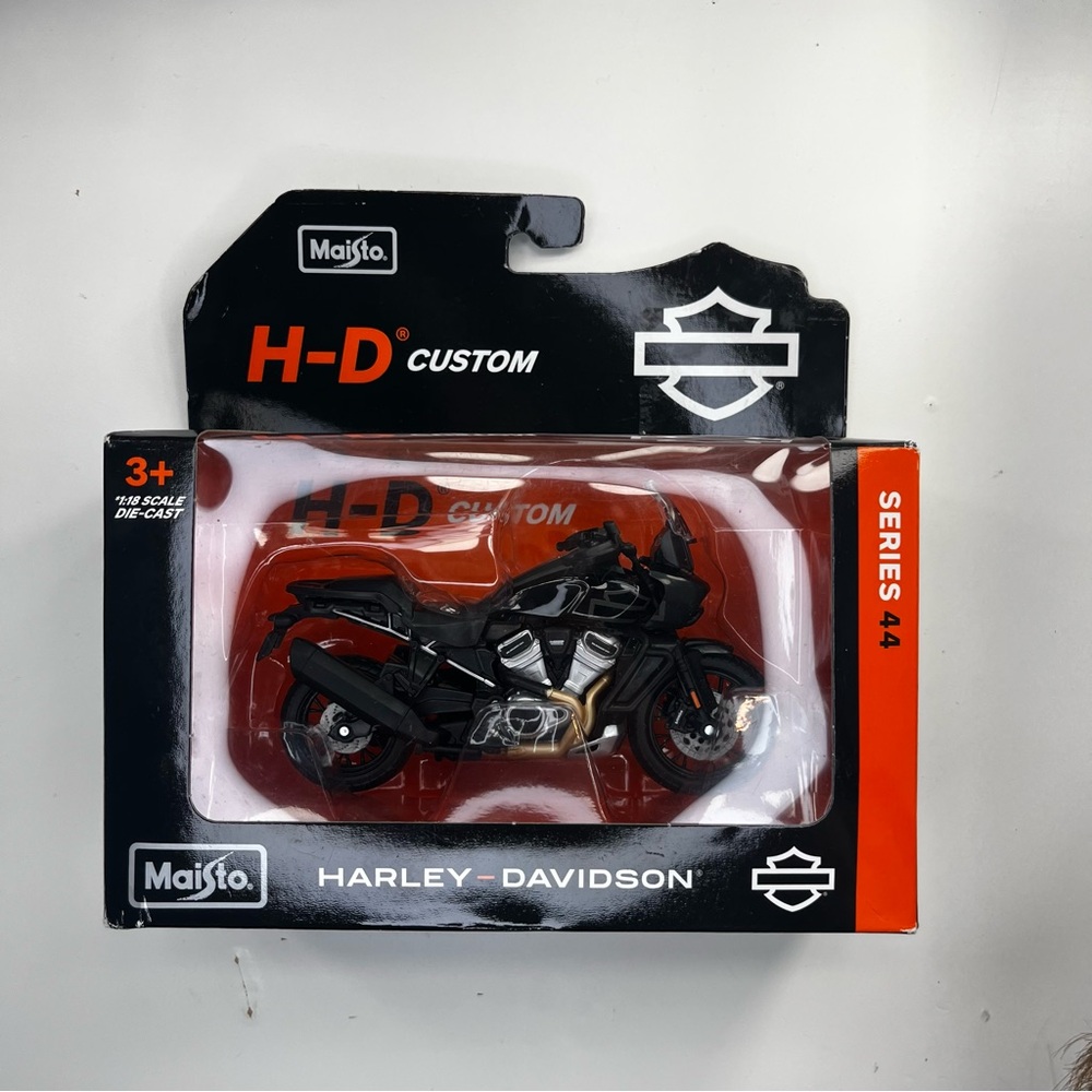 Maisto HD Black 2023 Pan America 1250 Special‎ Series 44 1:18 Harley Davidson